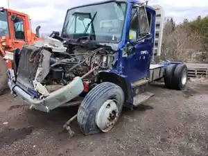 Salvage 1995 Freightliner FL80 - FRE95-4989-CTP