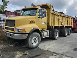 Salvage 1998 Ford LT9513 LOUISVILLE 113 - FOR98-5402-CTP