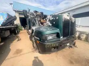 Salvage 2000 Kenworth T600 - KEN00-6200-CTP