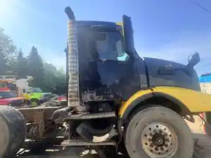 Salvage 2002 Volvo VHD - VOL02-6195-CTP