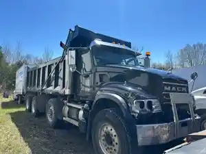 Salvage 2003 Mack CV713 Granite - MAC03-4445-CTP