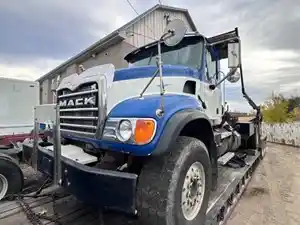 Salvage 2006 Mack CV713 Granite - MAC06-5526-CTP