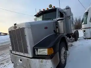 Salvage 1990 Peterbilt 567 - PET90-5724-CTP