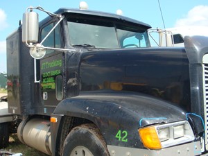 Salvage 1995 Freightliner FLD120 - 5051