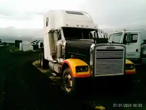 Salvage 2000 Freightliner CLASSIC XL - 5121