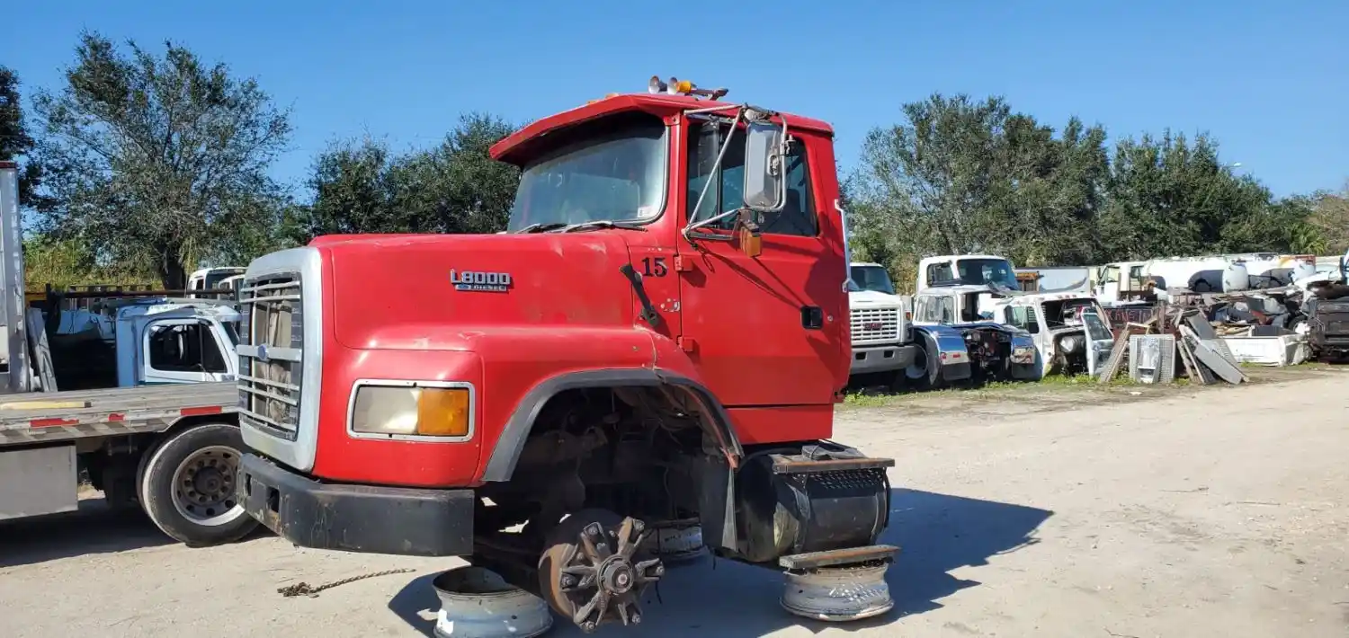 Salvage 1994 Ford 9000 == For Parts | Felda, Florida, United