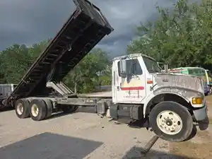 1998 International 4900 Truck for Parts (Stock #8)) Part Image