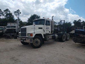 Salvage 2001 Mack CH613 - 27