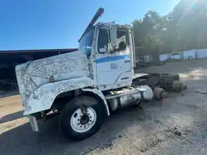 Salvage 1988 Freightliner FLC112 - 2278