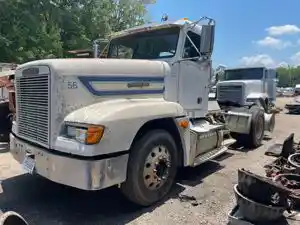 Salvage 1996 Freightliner FLD120 - 2272