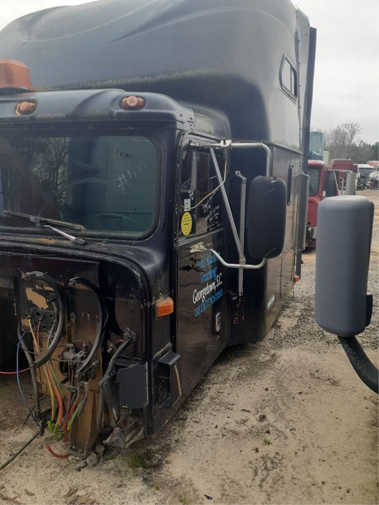 Salvage 1999 International 9200 Truck Tractor For Parts Sumter, South