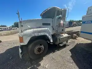 Salvage 2000 Mack CH613 - 2093