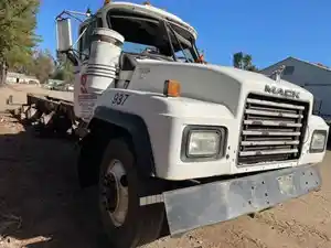 Salvage 2000 Mack RD690S - 1999