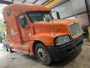 Salvage 2004 Freightliner Century Class - 2176