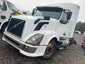 Salvage 2005 Volvo VNL - 2014