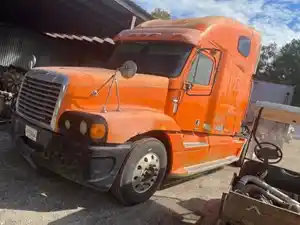 Salvage 2006 Freightliner ST120 - 2174