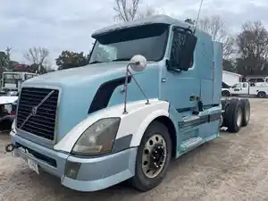 Salvage 2006 Volvo VNL - 2235