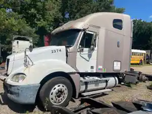 Salvage 2007 Freightliner Columbia 120 - 2285