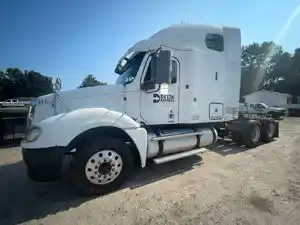Salvage 2007 Freightliner Columbia 120 - 2297