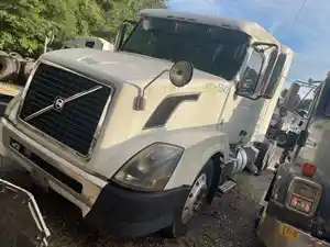 Salvage 2009 Volvo VNL - 2152