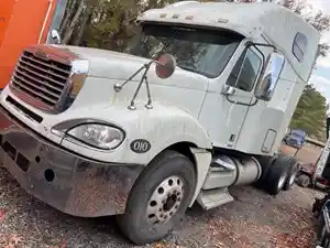Salvage 2010 Freightliner Columbia 120 - 2200