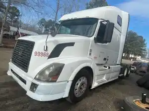 Salvage 2011 Volvo VNL - 2229