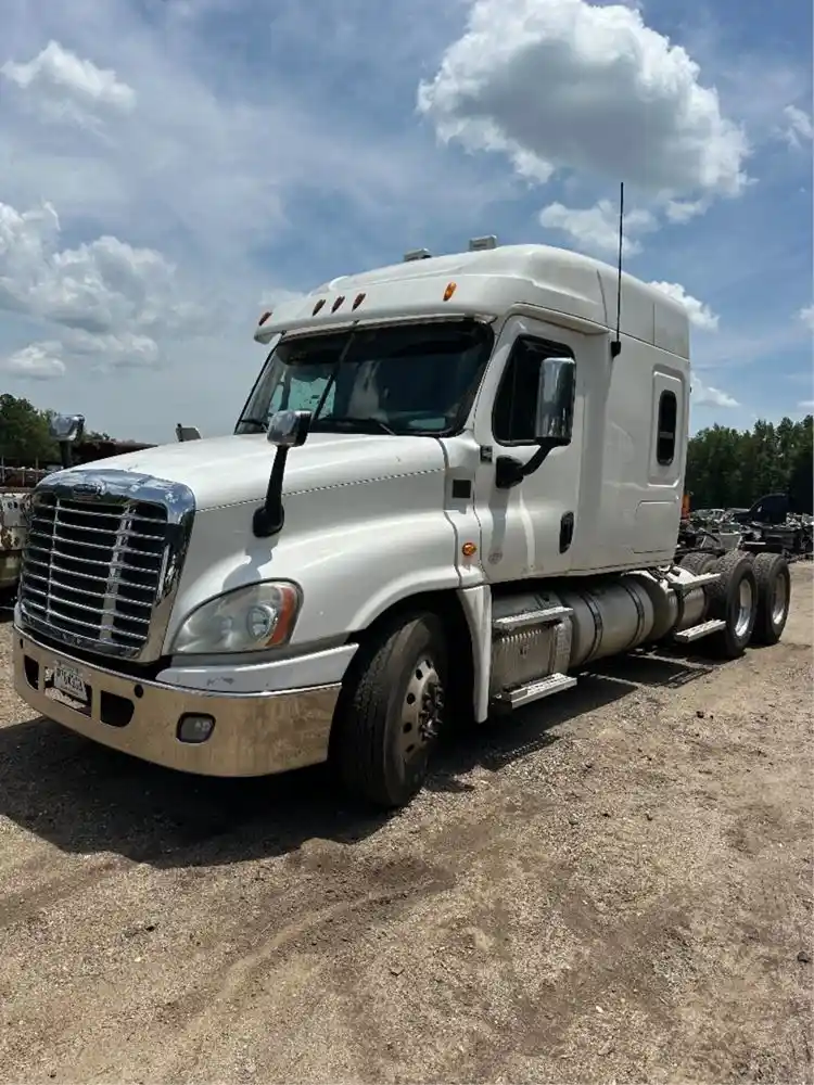 Salvage 2013 Freightliner Cascadia 125 Truck Tractor For Parts Sumter