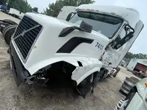 Salvage 2015 Volvo VNL - 2126
