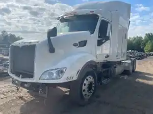 Salvage 2017 Peterbilt 579 - 2073