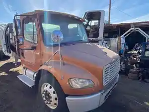 Salvage 2006 Freightliner M2 106 - 26-300