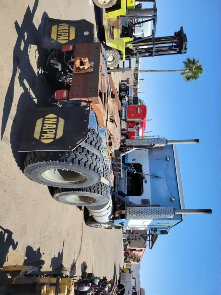Salvage 1982 International COF9670 Truck Tractor For Parts Phoenix