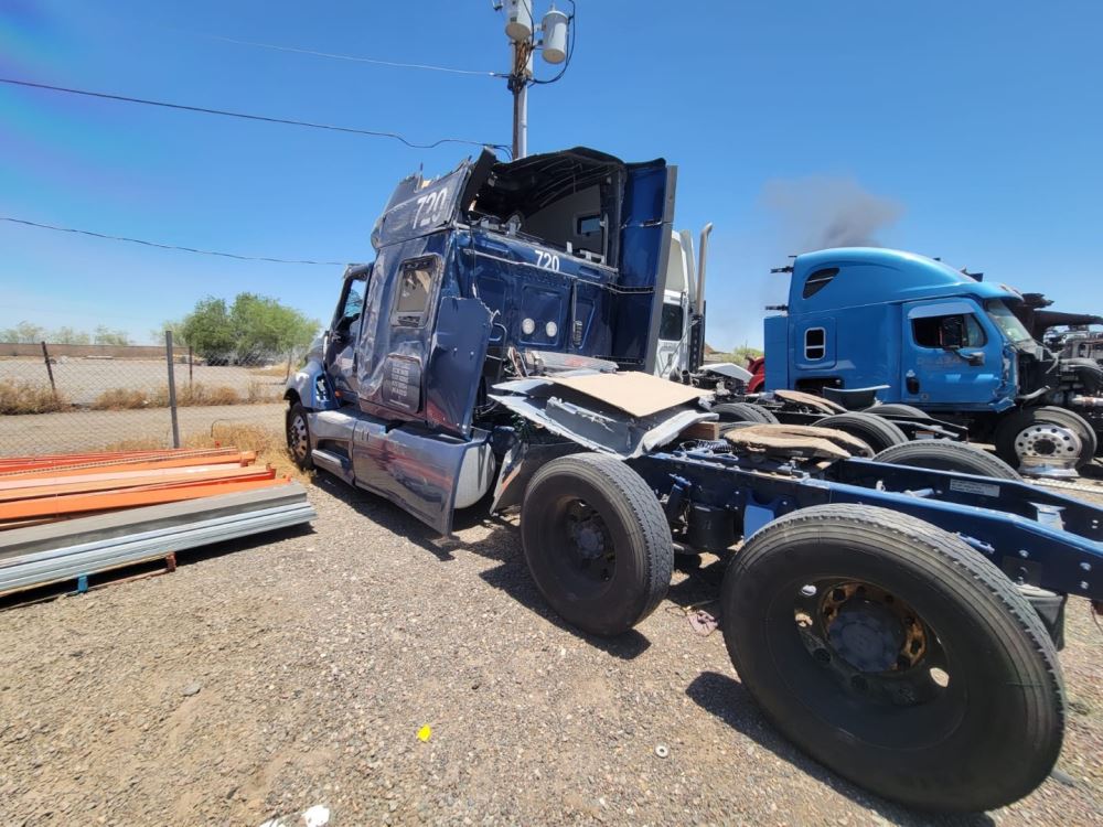 Salvage 2018 International LT625 Truck Tractor For Parts Phoenix