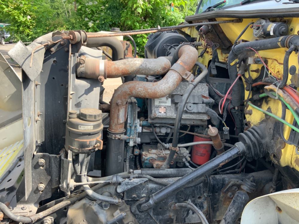 1999 International 4900 CAMP AUTO & TRUCK PARTS INC