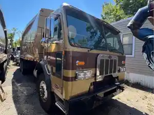 Salvage 2014 Peterbilt 320 - 194