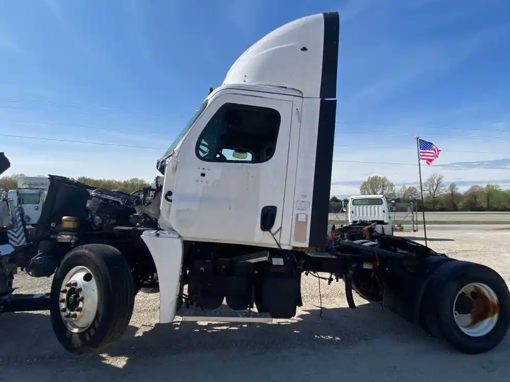 2014 Freightliner Cascadia 125 Truck for Parts for sale Strafford