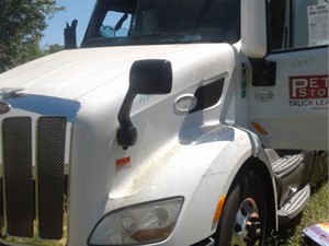 Salvage 2015 Peterbilt 579 - TA001