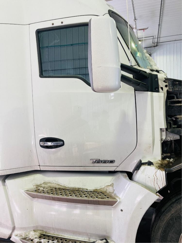 Salvage 2016 Kenworth T680 Truck Tractor For Parts Edmonton, Alberta