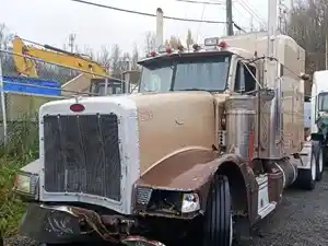 Salvage 1997 Peterbilt 377 - PB-381
