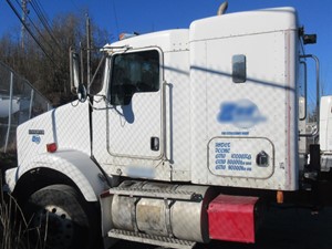 Salvage 2003 Kenworth T800 - KW-1
