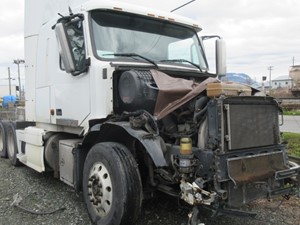 Salvage 2007 Volvo VNL - V-32