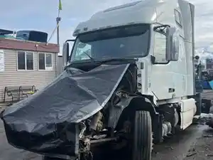 Salvage 2015 Volvo VNL - V-131