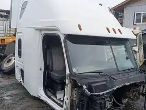 Salvage 2017 Freightliner Cascadia 125 - FL-413