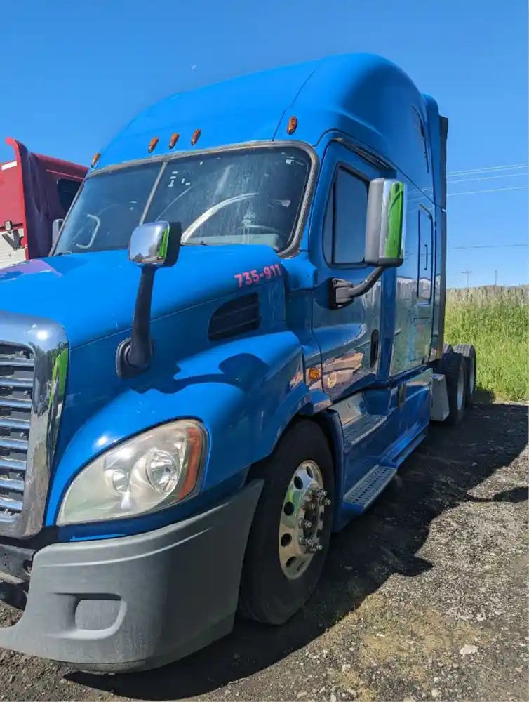 Salvage 2015 Freightliner Cascadia 132 Truck Tractor For Parts West