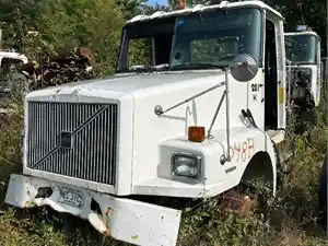 Salvage 2000 Volvo WG - 048B