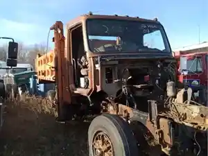 Salvage 2003 Volvo VHD - 367B