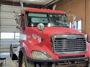 Salvage 2004 Freightliner Columbia 120 - 407B