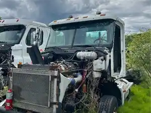 Salvage 2005 Freightliner Columbia 120 - 881A