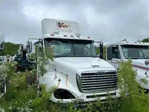 Salvage 2005 Freightliner Columbia 120 - 626A