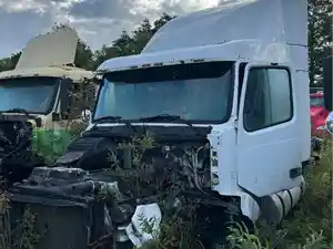 Salvage 2005 Volvo VNL - 765A