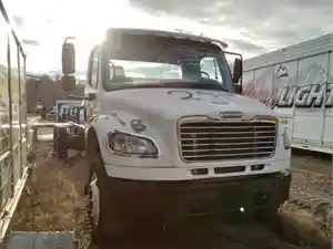 Salvage 2011 Freightliner M2 106 - 291B